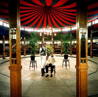 Het interieur van The Famous Spiegeltent
