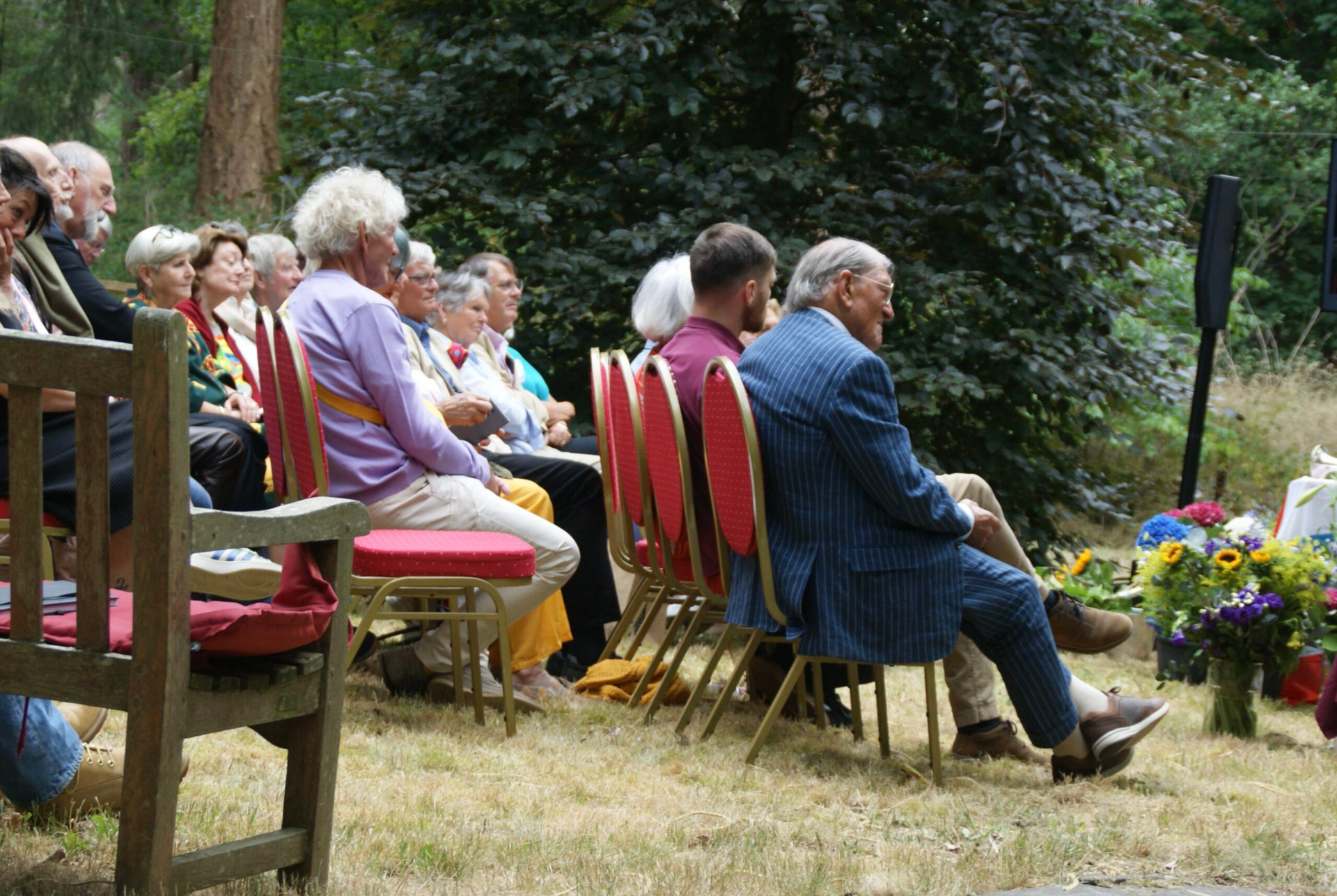 GENODIGDEN IN DE RODE STOELEN