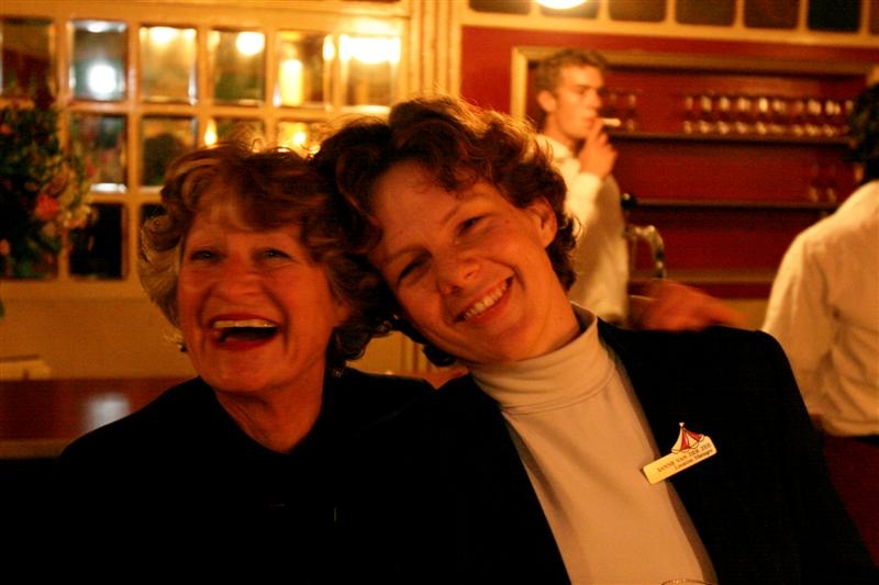 ANNEMIEKE EN SANNE 
VAN DER ZEE